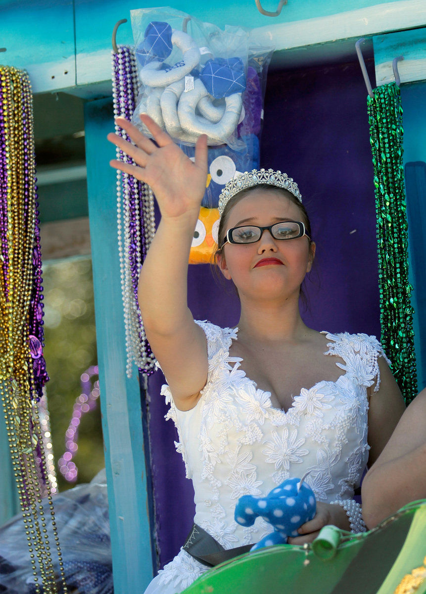 Krewe of Iris 2017 rolls in New Orleans: See Mardi Gras parade photos